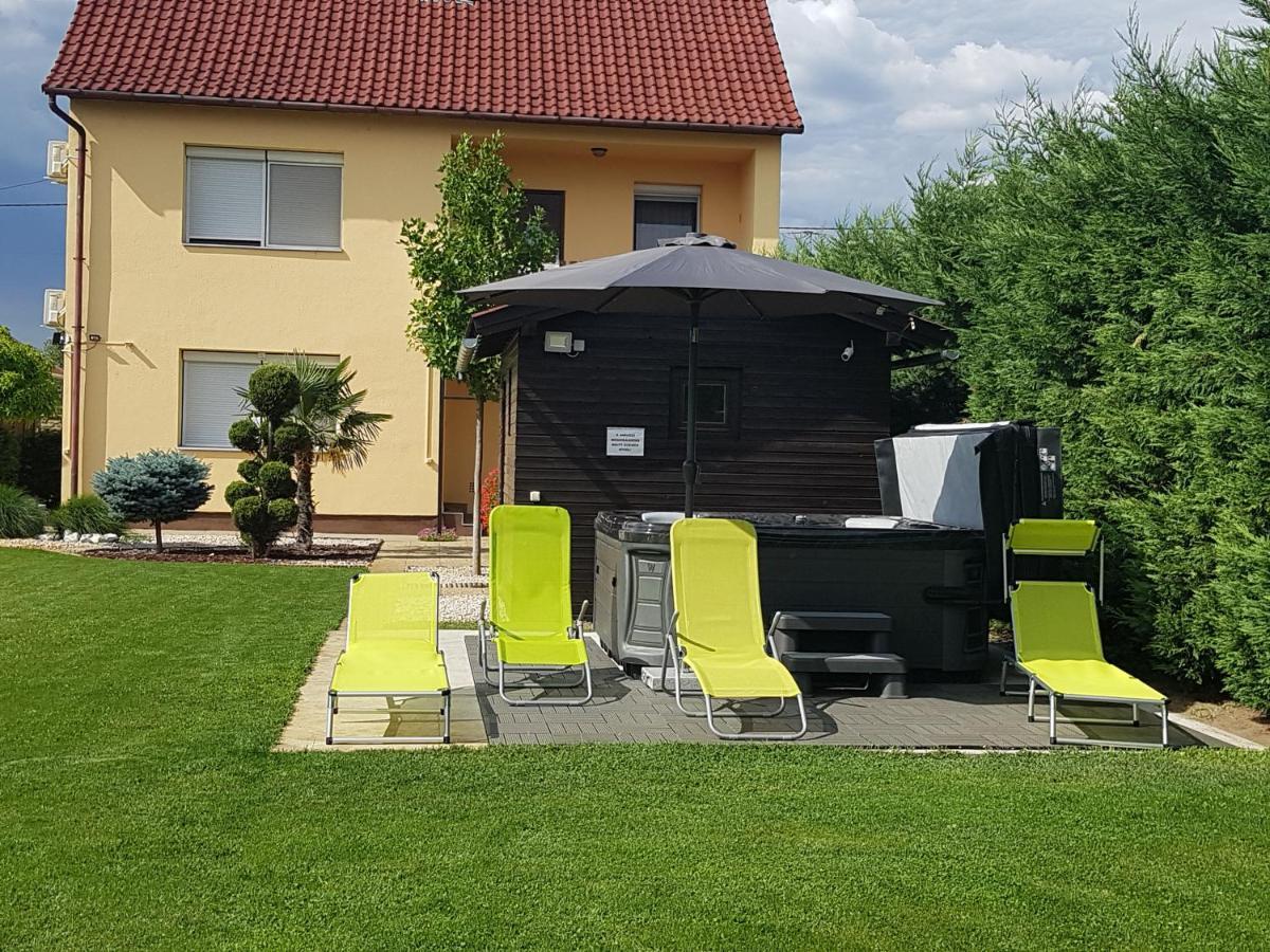 Monika Vendeghaz Hotel Mórahalom Екстериор снимка